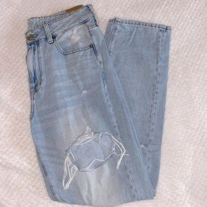 American Eagle Hi-Rise Tomgirl Jeans